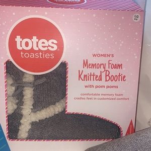 Totes Toasties Women’s Memory Foam, Knitted Bootie pom-poms Gray large 8/9